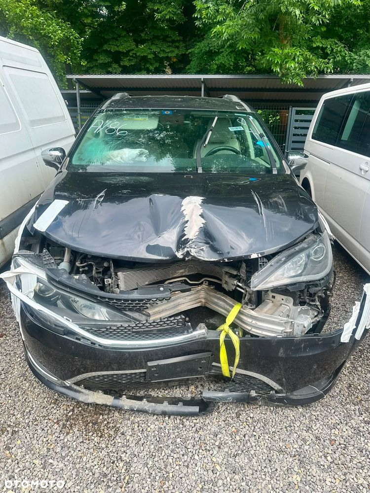 Chrysler Pacifica - 1