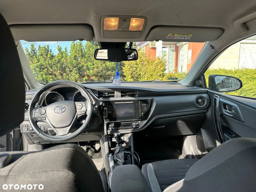 Toyota Auris 1.6 Selection - 12