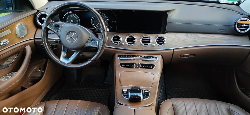 Mercedes-Benz Klasa E 220 d 4Matic 9G-TRONIC AMG Line - 11