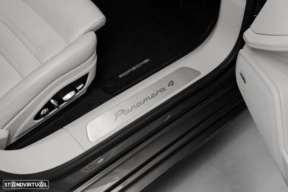 Porsche Panamera Sport Turismo 4 E-Hybrid - 18
