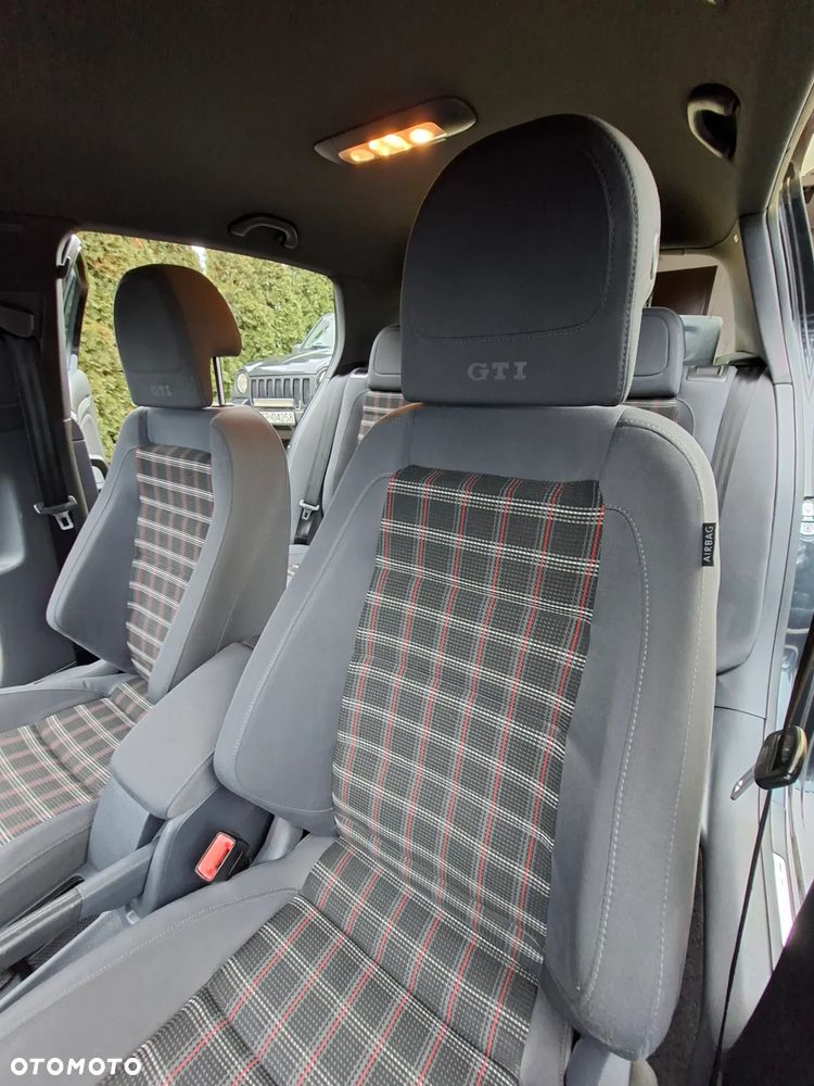 Volkswagen Golf 2.0 GTI - 27