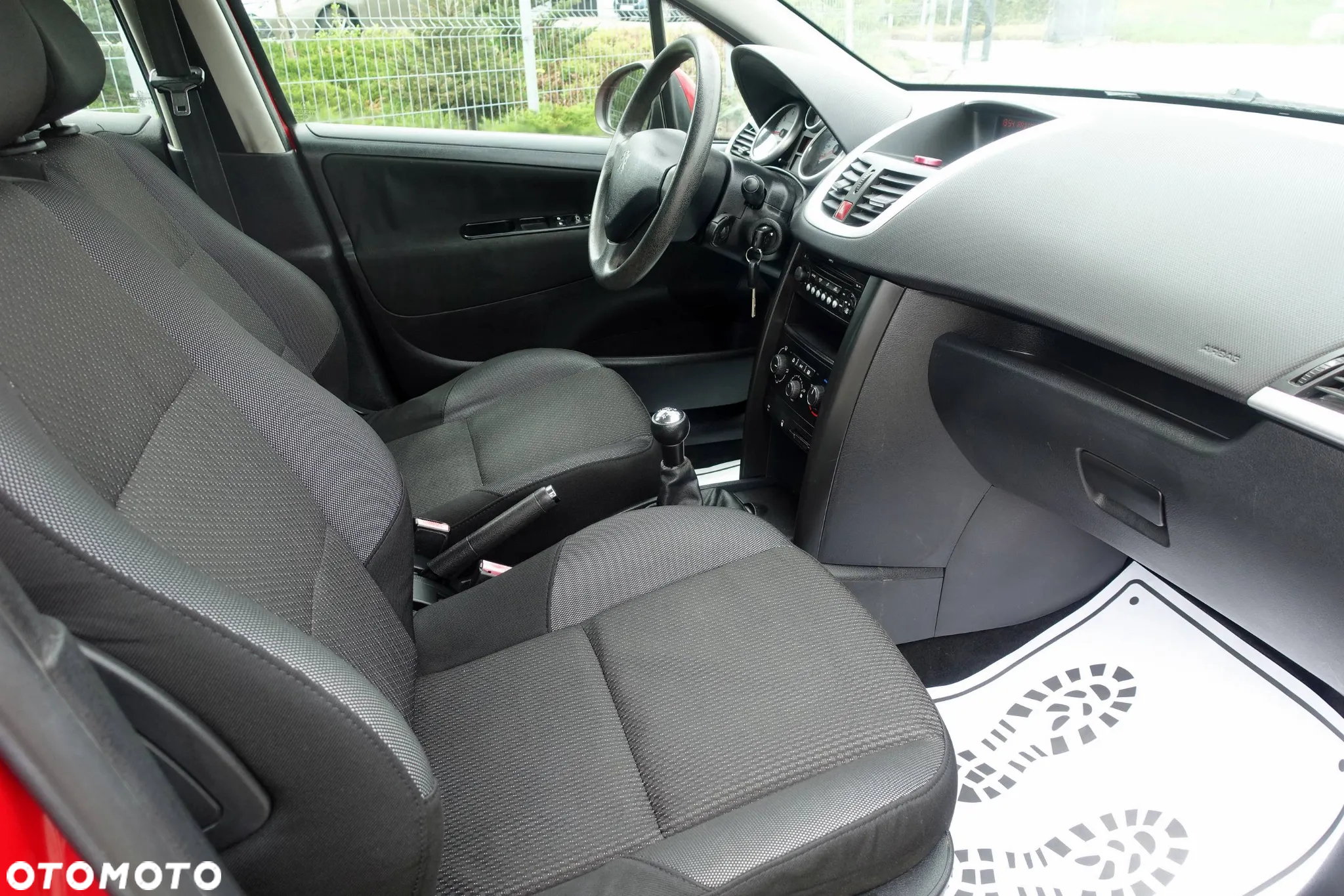 Peugeot 207 - 12