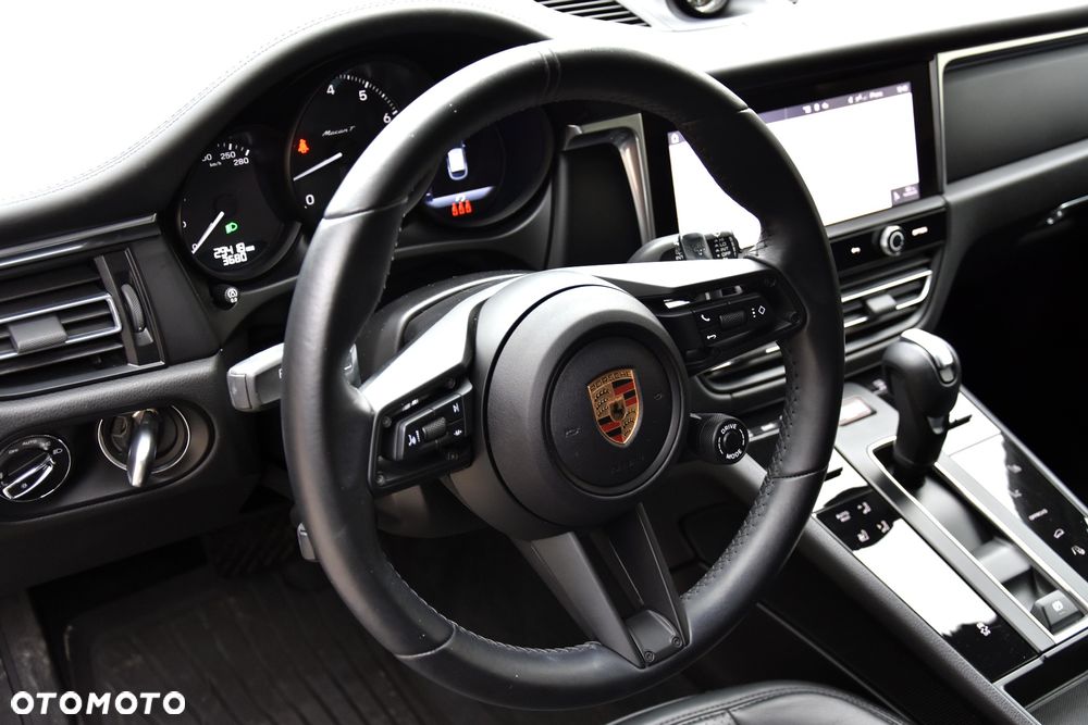Porsche Macan T - 13