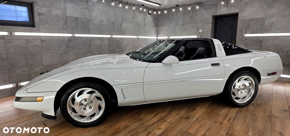 Chevrolet Corvette - 11