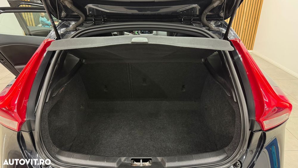 Volvo V40 D2 R Design - 17