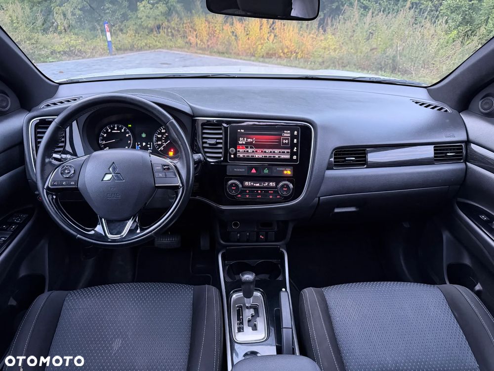 Mitsubishi Outlander - 16