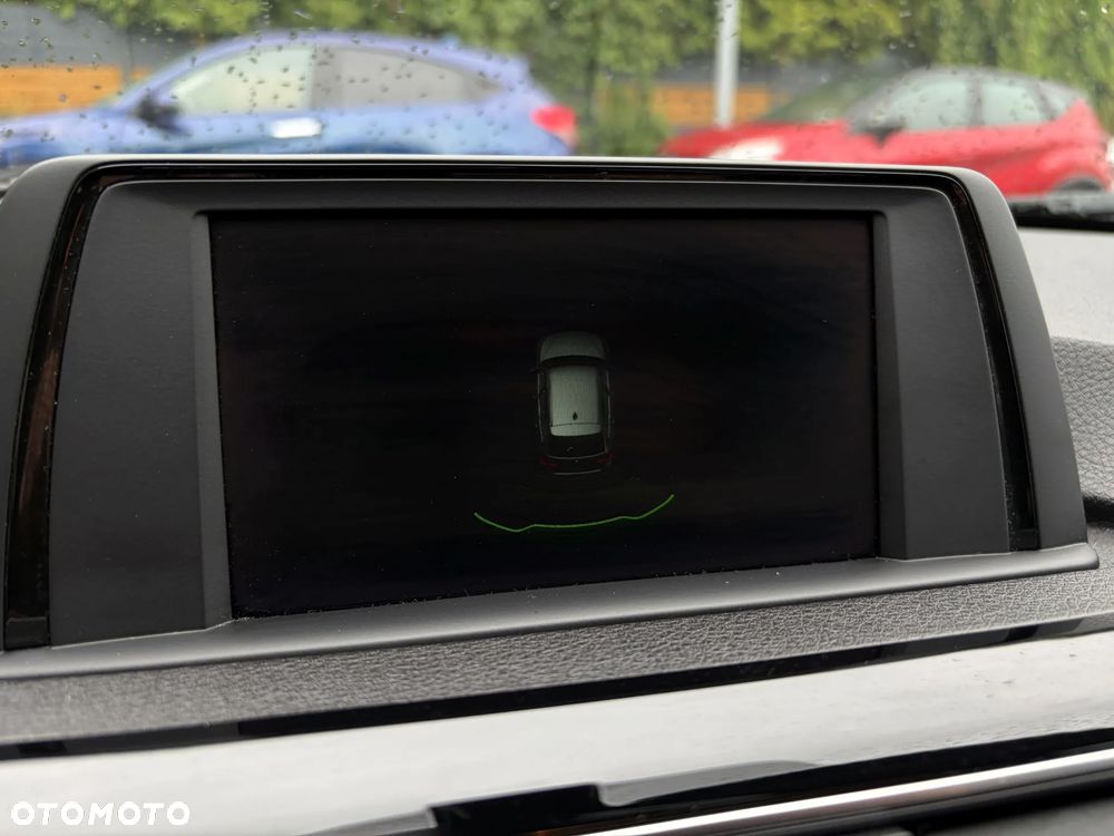 BMW Seria 3 320d Sport Line - 25