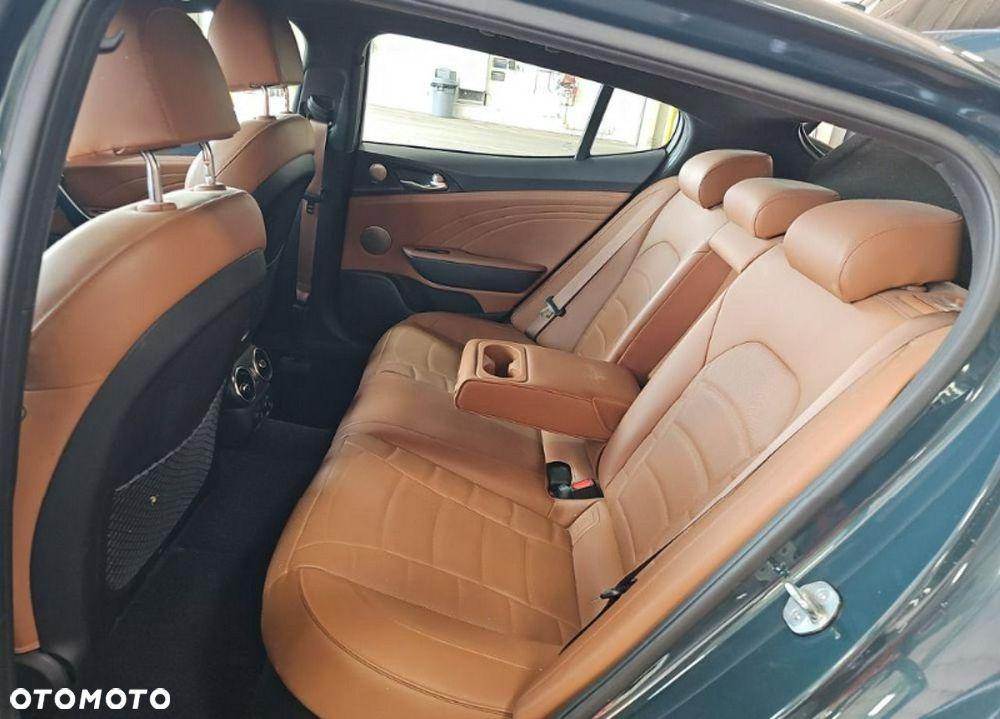 Kia Stinger 3.3 T-GDI V6 GT AWD - 11