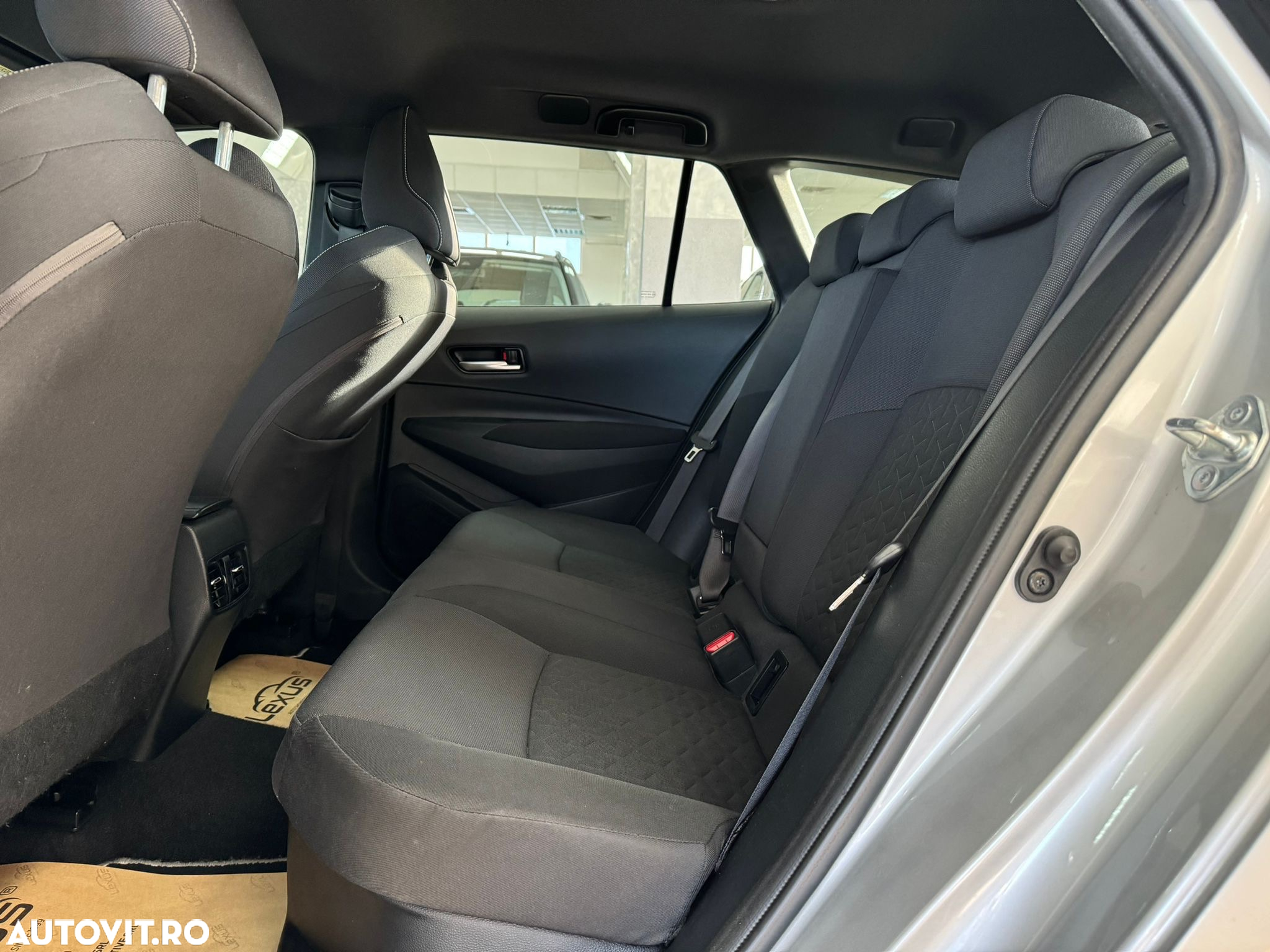 Toyota Corolla 1.8 HSD Business - 13