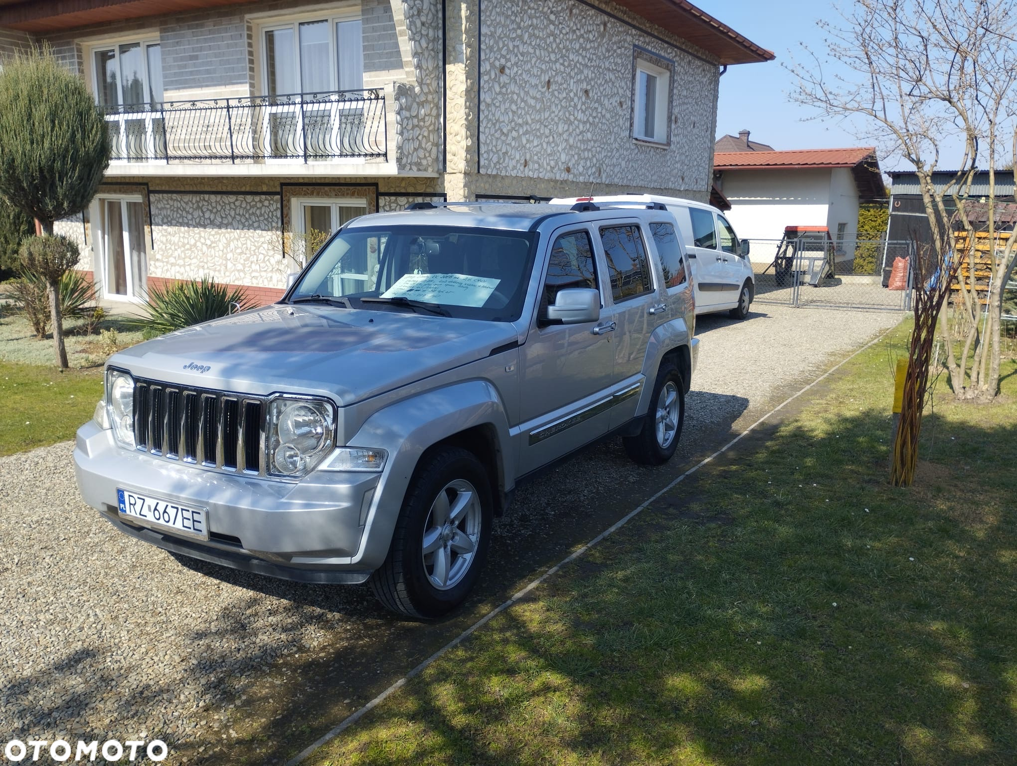Jeep Cherokee - 4