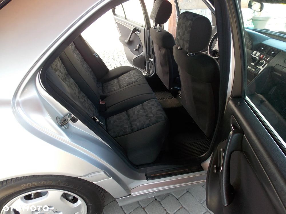 Mercedes-Benz Klasa C 220 D Elegance - 10