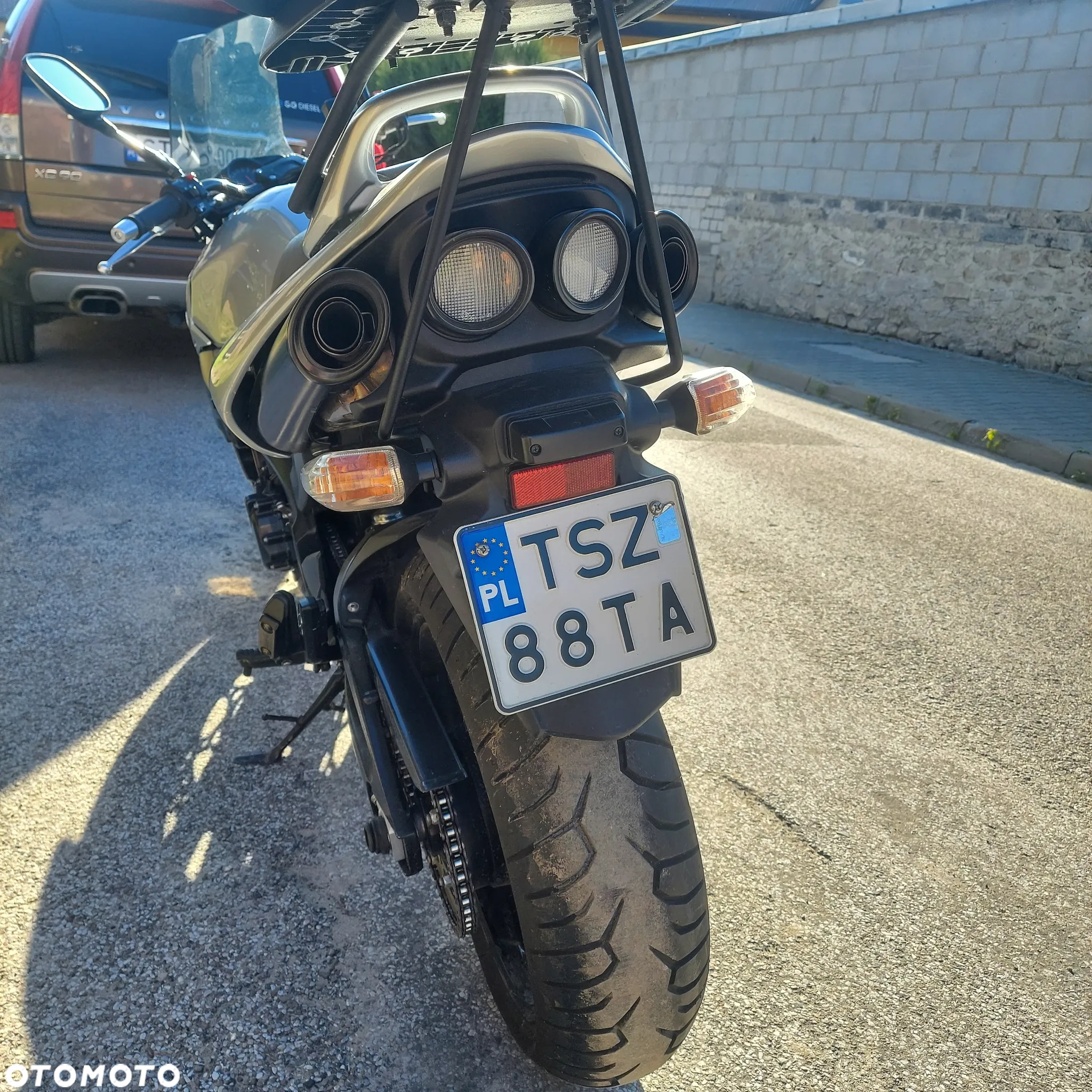 Suzuki GSR - 2