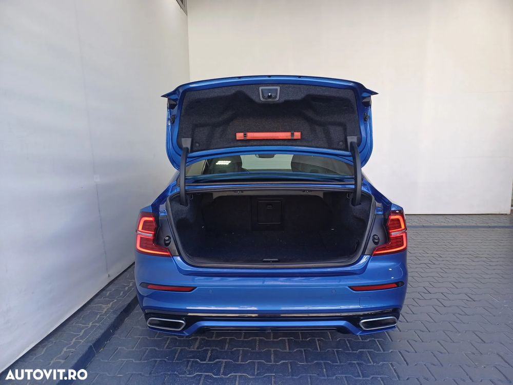 Volvo S60 B4 MHEV AT Plus Dark - 25