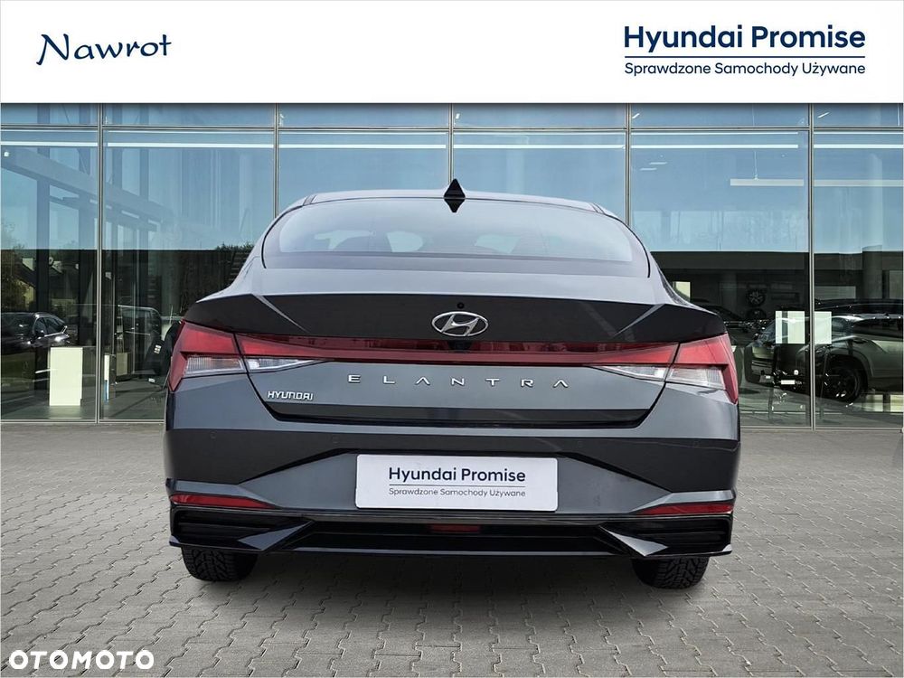 Hyundai Elantra - 4