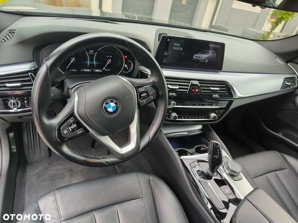 BMW Seria 5 520i Sport Line - 13