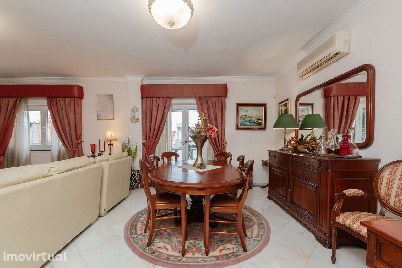 Moradia T5 com terraço, garagem e ar condicionado - Grande imagem: 4/24