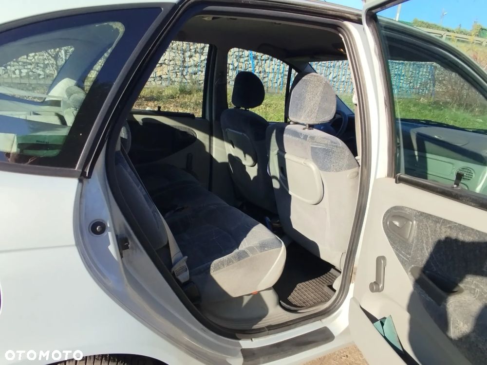 Renault Scenic 1.6 16V EXpression - 8