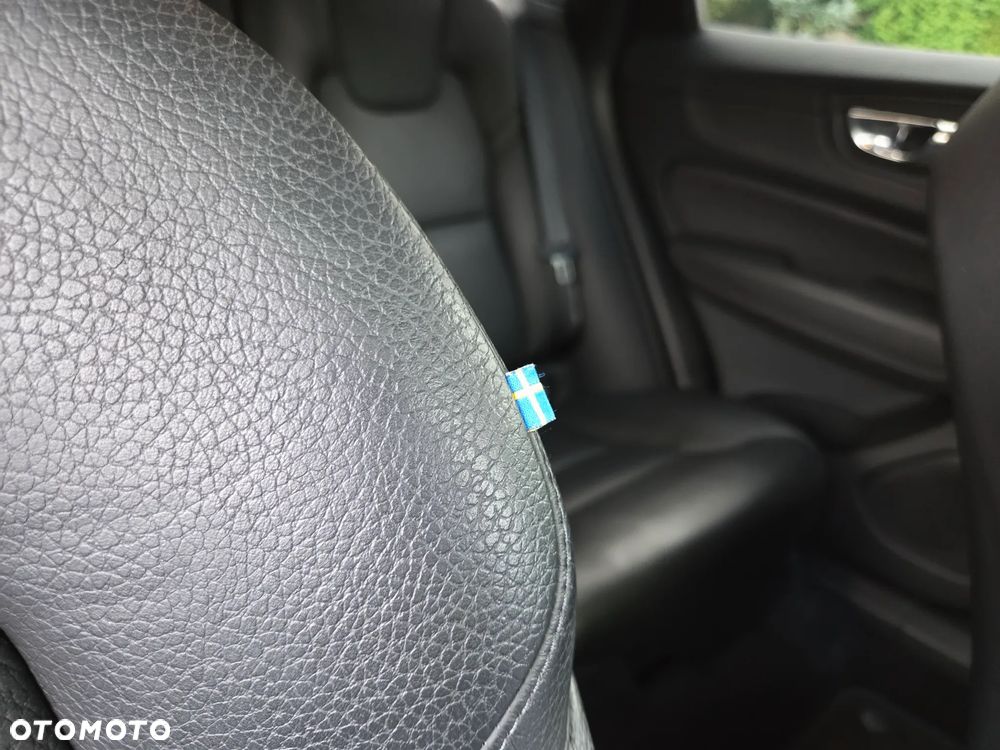 Volvo XC 60 D4 Momentum Pro - 32