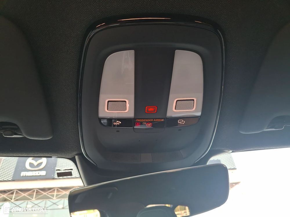 Volvo XC 40 2.0 B3 Black Edition - 31