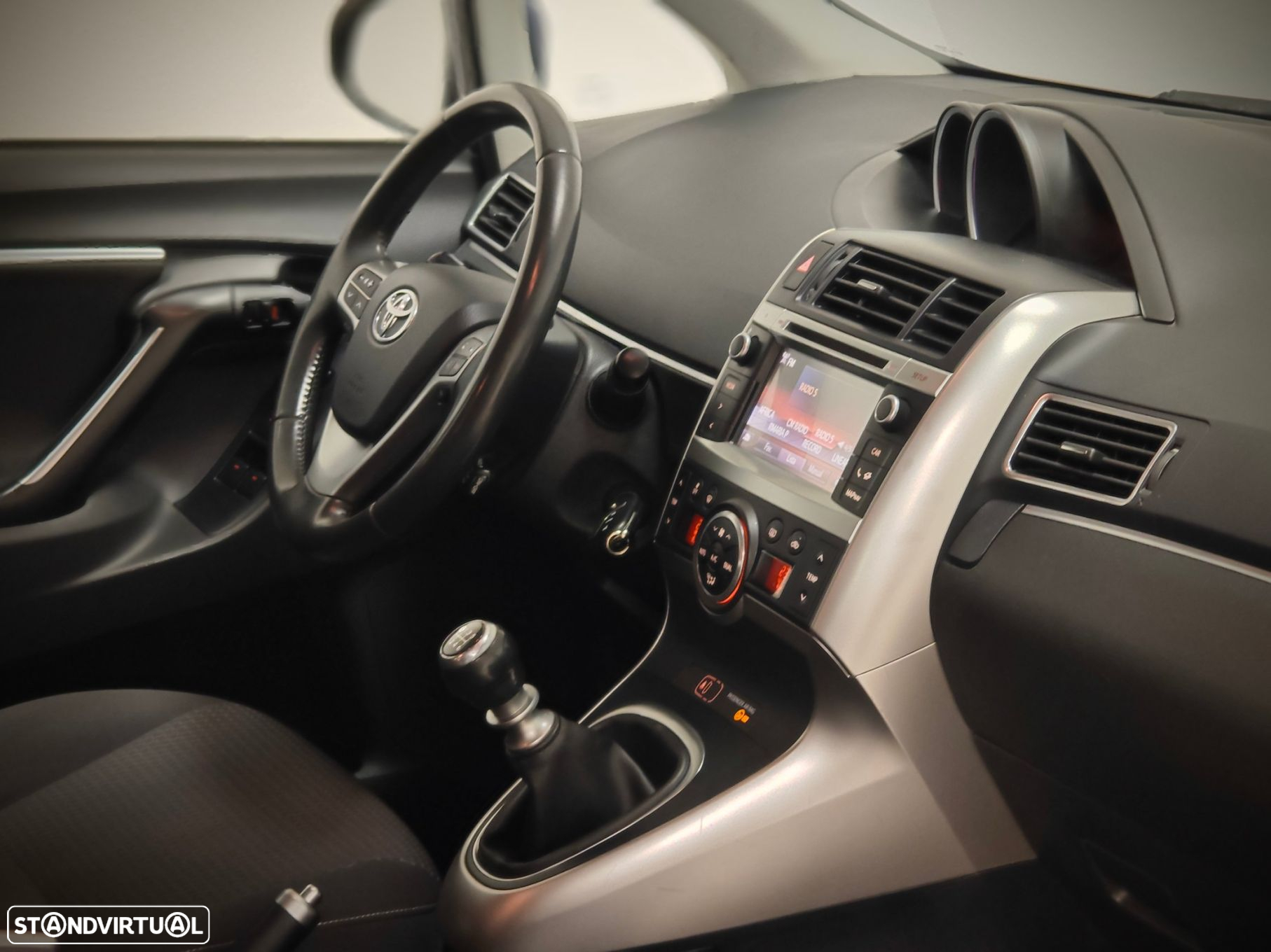 Toyota Verso 1.6 D-4D 5L S&S Comfort - 8