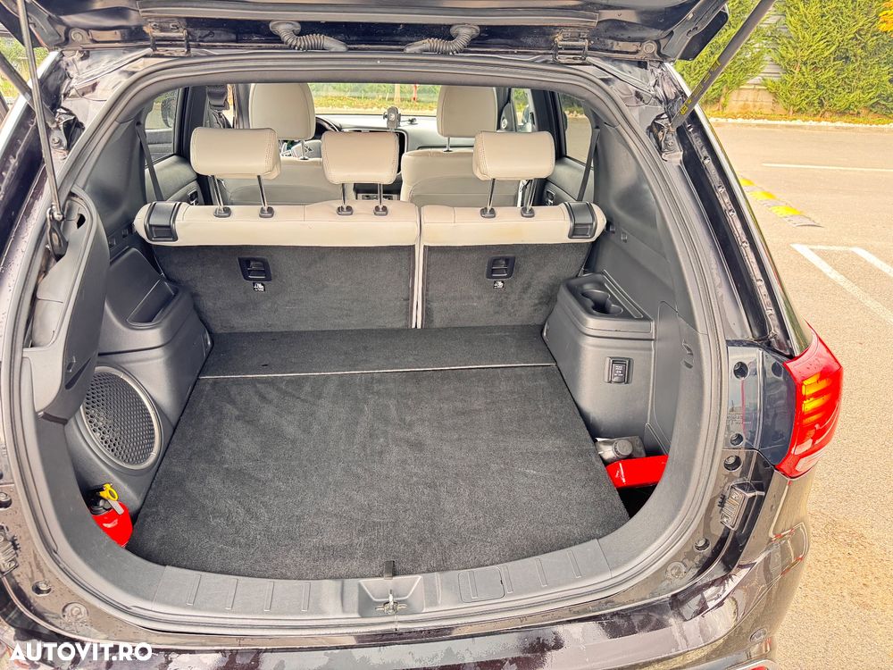 Mitsubishi Outlander 2.4 4WD Plug-In Hybrid - 10