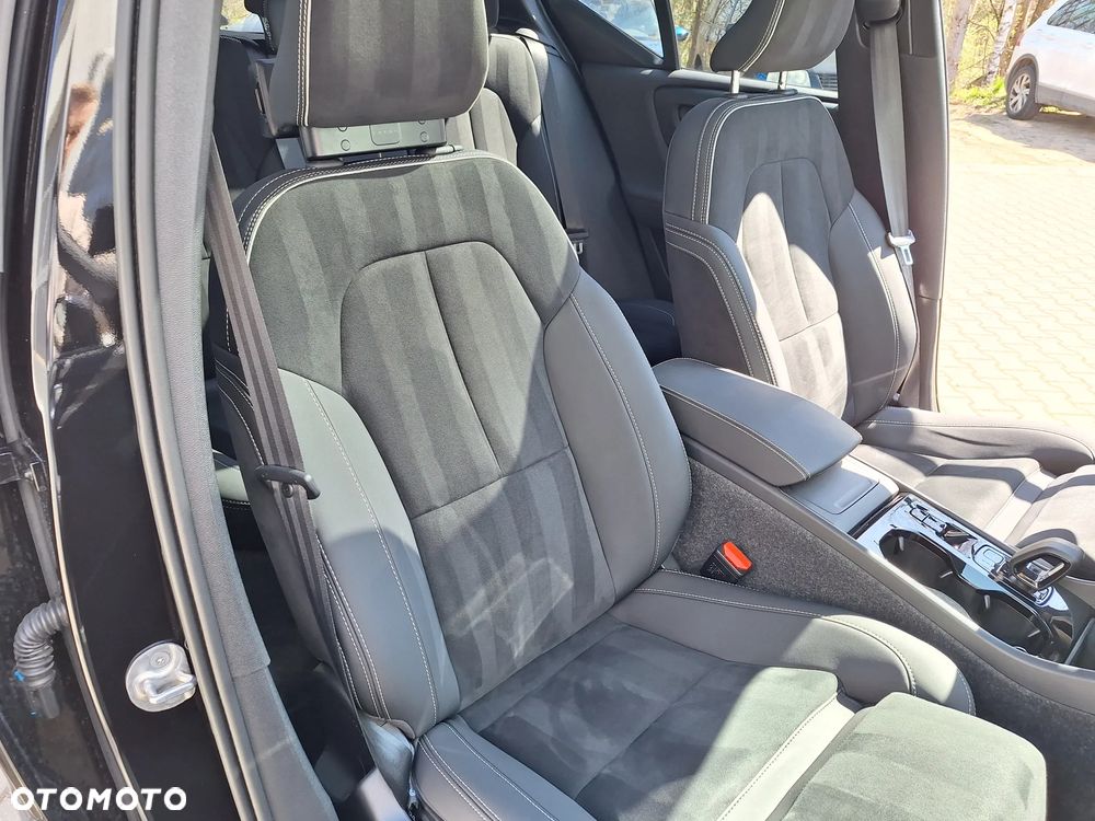 Volvo XC 40 B3 Ultra Dark - 13