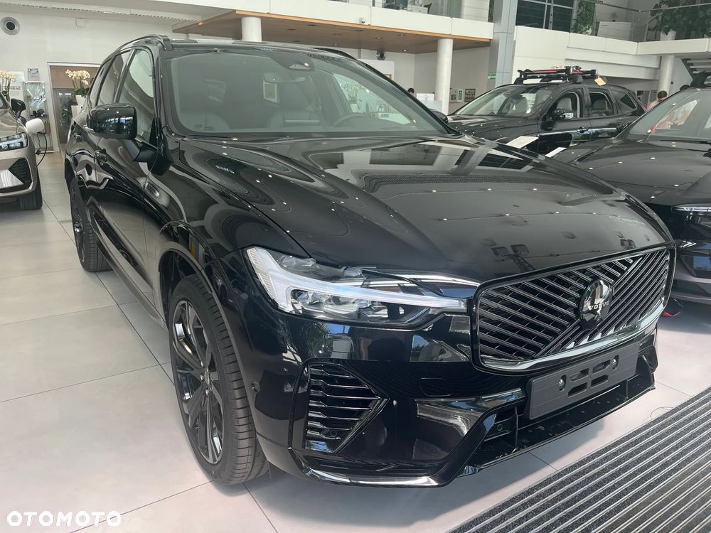 Volvo XC 60 T6 Plug-In Hybrid AWD Ultra Black Edition - 4