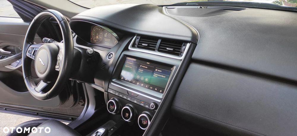 Jaguar E-Pace 2.0 i4D AWD R-Dynamic - 17