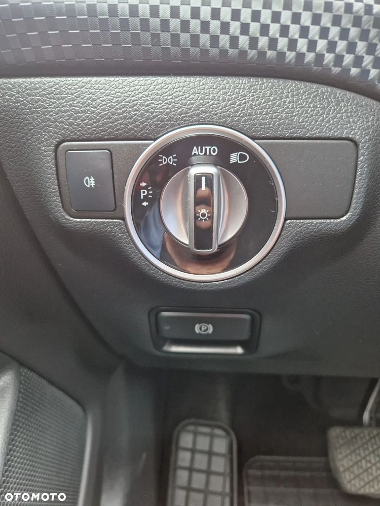Mercedes-Benz Klasa A 180 (BlueEFFICIENCY) 7G-DCT Urban - 34