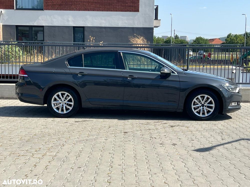 Volkswagen Passat 2.0 TDI Comfortline - 8