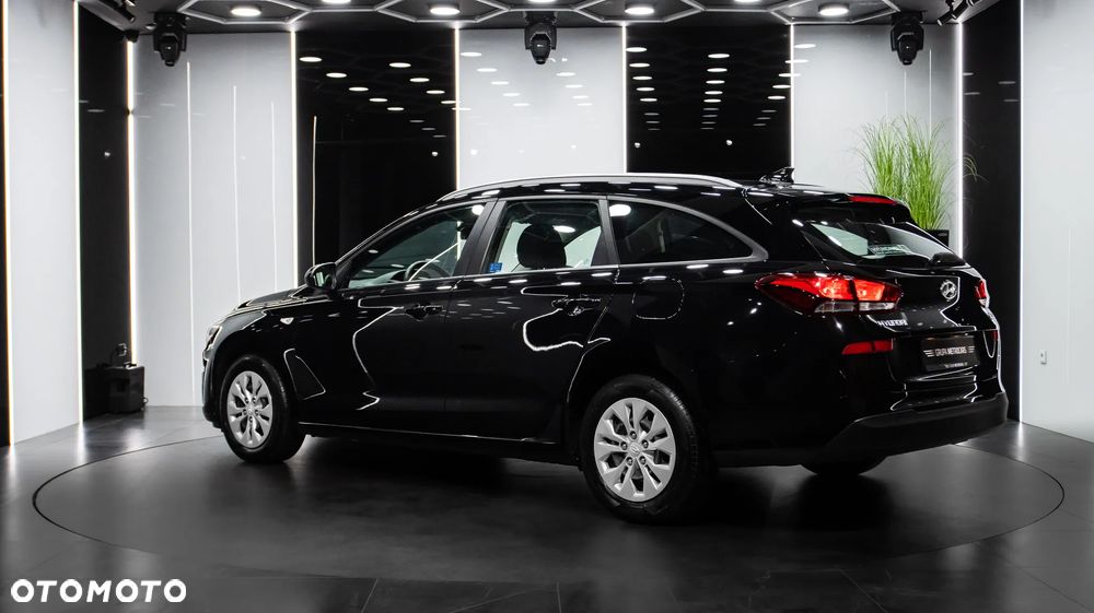 Hyundai i30 1.5 DPI Classic + - 5