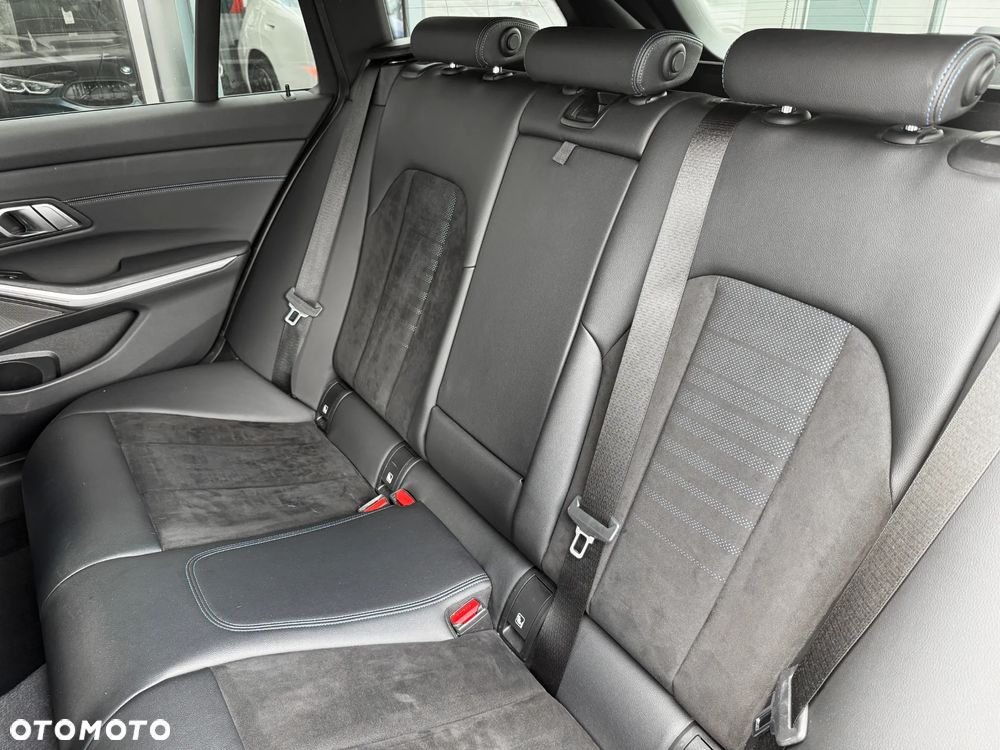 BMW Seria 3 318d Sport Line Shadow - 33