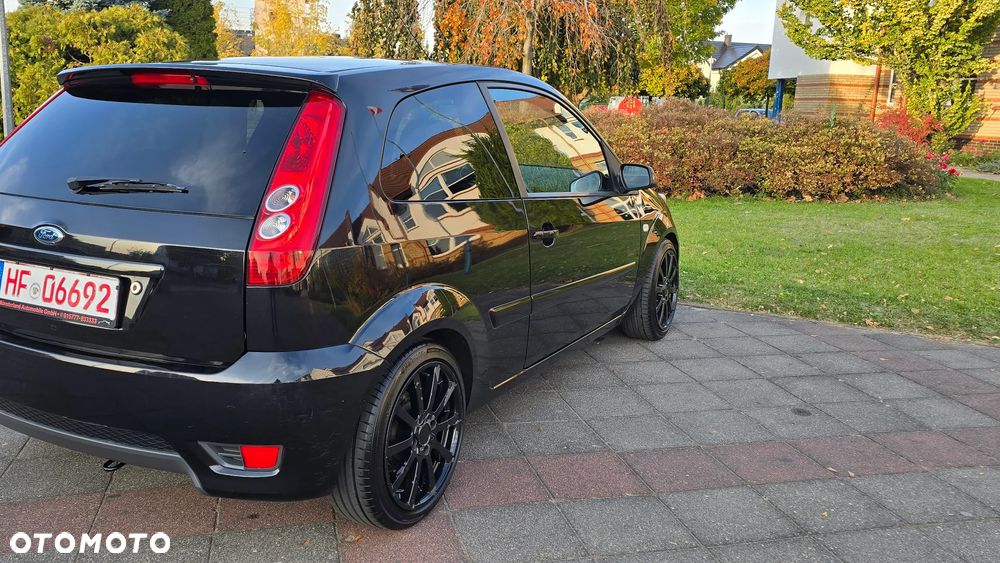 Ford Fiesta - 34