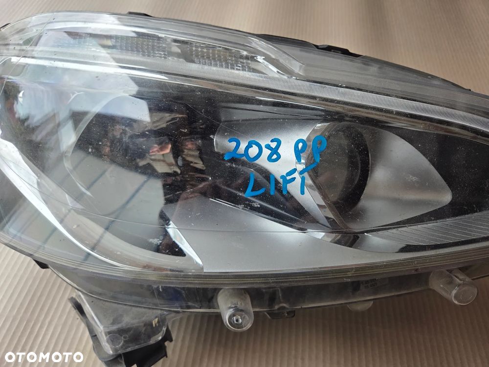 Lampa przednia lewa  Peugeot 208 I LIFT - 3