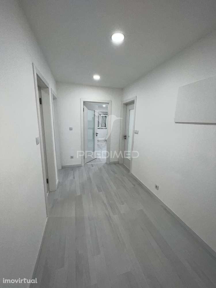 Totalmente remodelado T3 no Centro de Laranjeiro - Grande imagem: 5/34