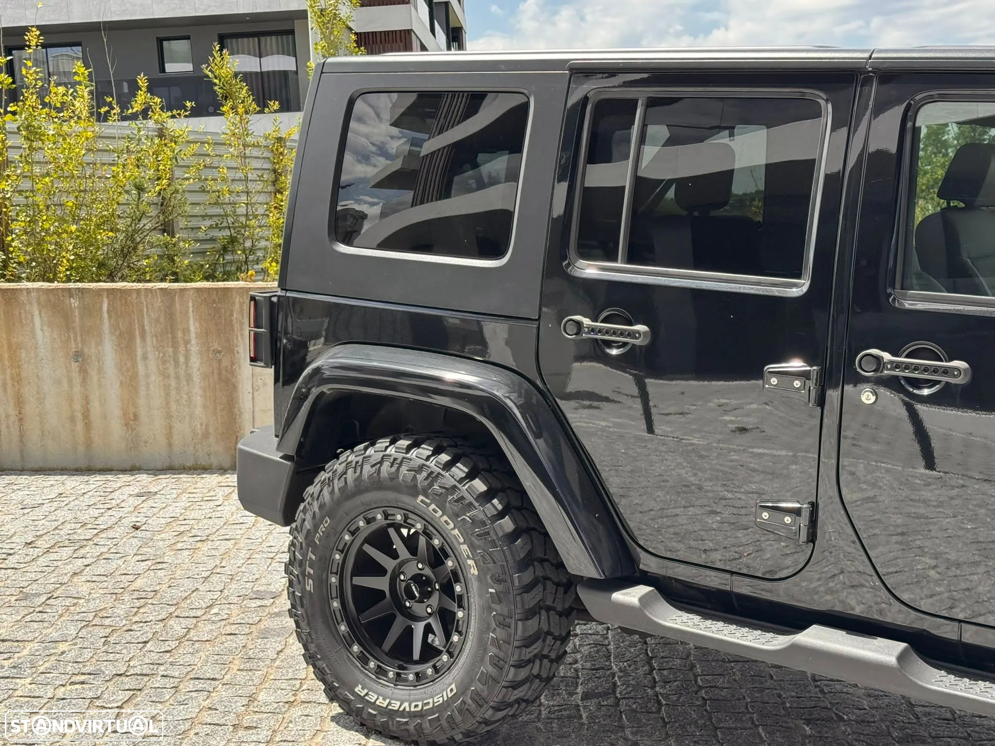 Jeep Wrangler Unlimited 2.8 CRD DPF Auto Sahara - 9