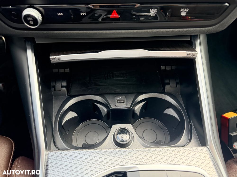 BMW Seria 3 330i xDrive Aut. - 32