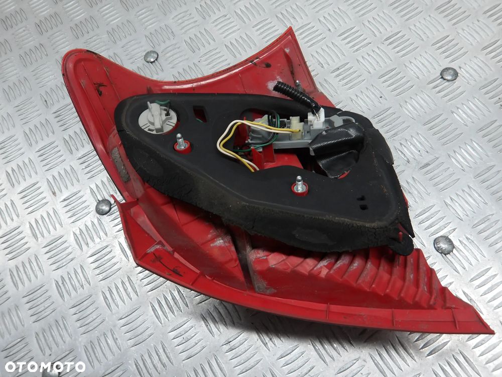 TOYOTA YARIS II 05-09 HB 5D LAMPA PRAWA TYŁ TYLNA - 5