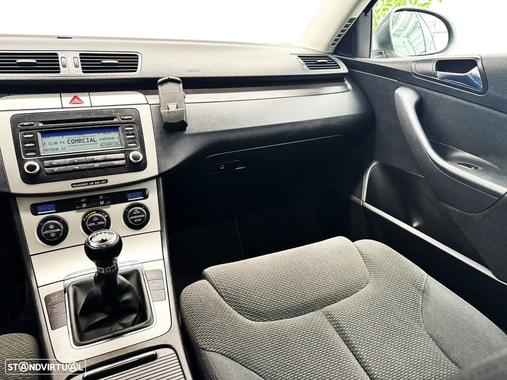VW Passat 2.0 TDI Confortline - 23