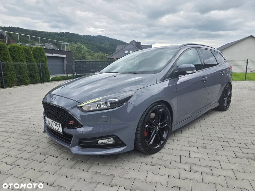 Ford Focus 2.0 EcoBoost ST mit Leder-Exclusiv-Paket - 1