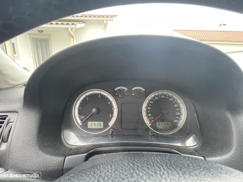 VW Golf 1.9 TDi Highline - 7