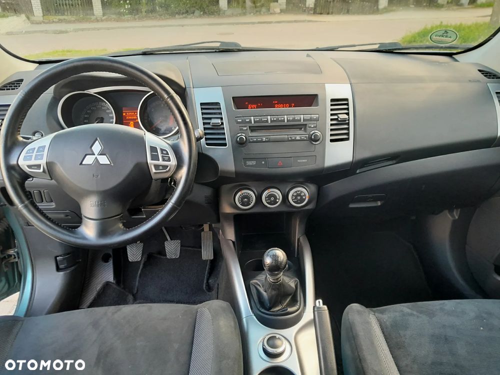 Mitsubishi Outlander 2.0 DI-D 4WD Inform - 19