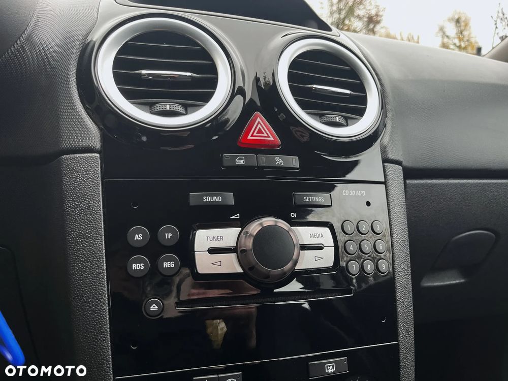 Opel Corsa 1.2 16V Cosmo - 27