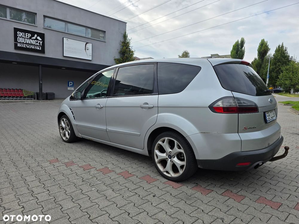 Ford S-Max - 11