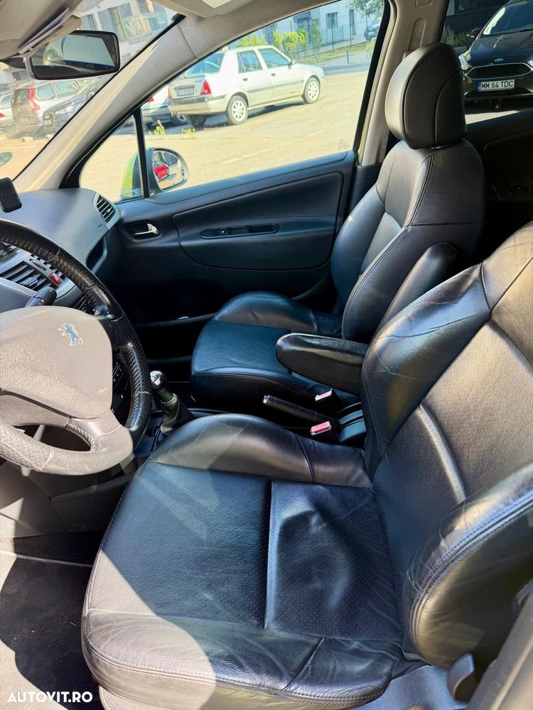 Peugeot 207 - 6