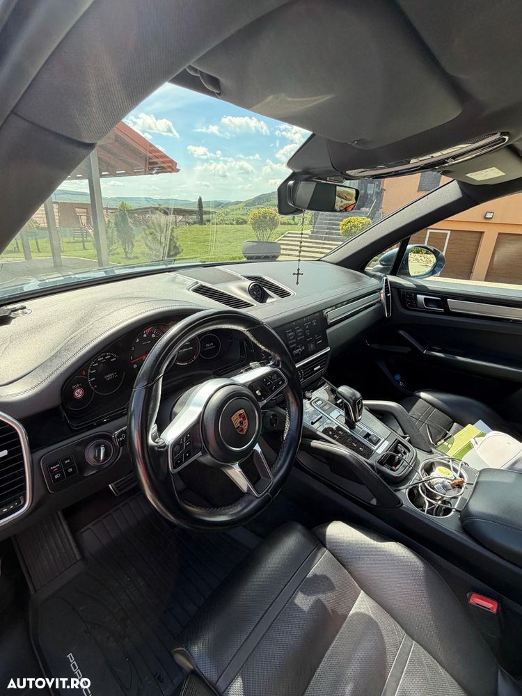 Porsche Cayenne - 9