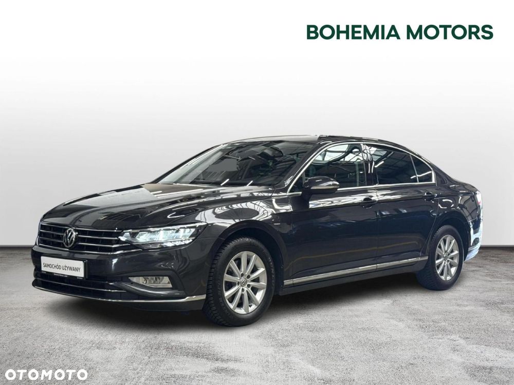 Volkswagen Passat - 1