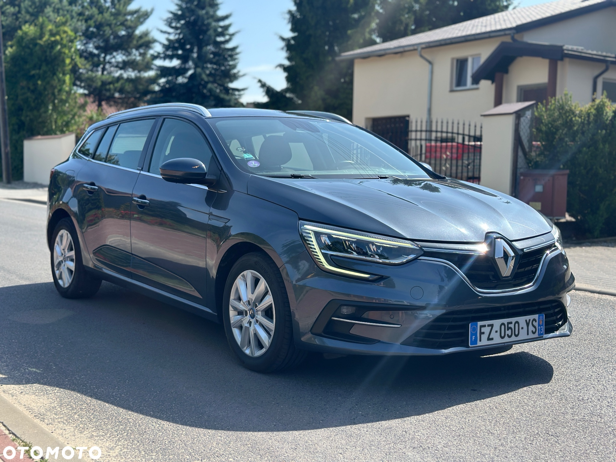 Renault Megane Grandtour E-TECH Plug-in 160 BUSINESS EDITION - 3