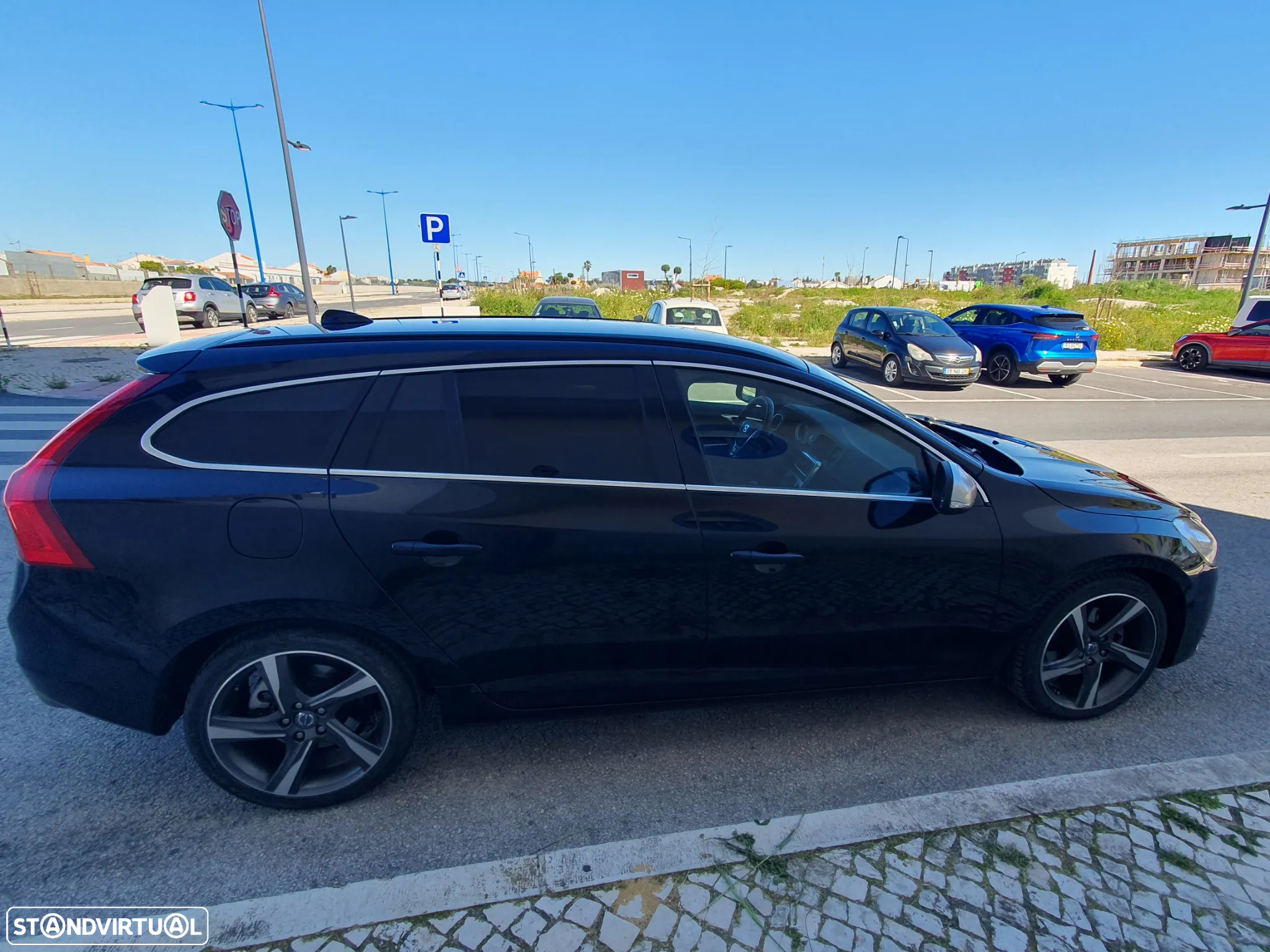 Volvo V60 2.0 D4 R-Design Start/Stop - 4