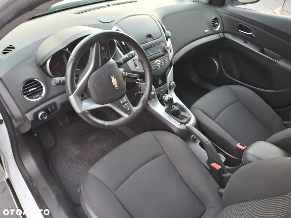 Chevrolet Cruze 1.6 LT - 12